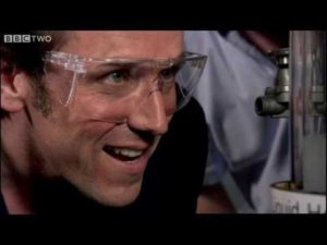 Ben Miller experiments with superfluid helium – Horizon: What is One Degree? – BBC Two